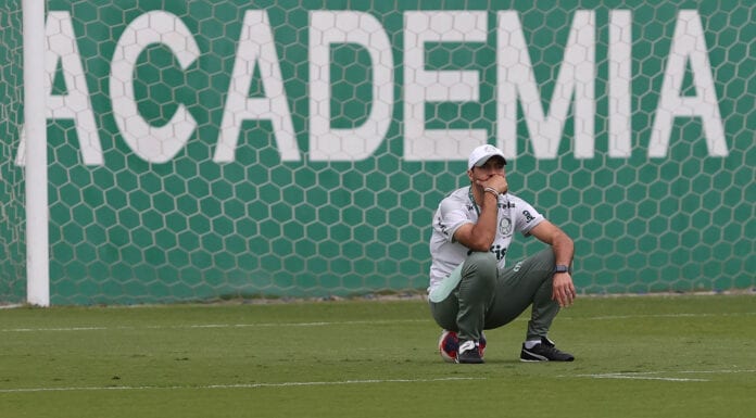 O técnico Abel Ferreira, da SE Palmeiras, durante treinamento, na Academia de Futebol. (Foto: Cesar Greco)