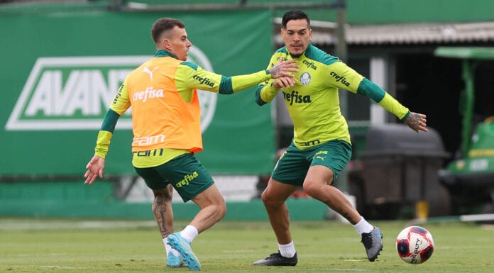 Os jogadores Lucas Lima e Gustavo Gómez (D), da SE Palmeiras, durante treinamento, na Academia de Futebol. (Foto: Cesar Greco)