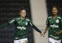 Bruna Calderan abre o placar para o Palmeiras contra o corinthians no Brasileirão Feminino 2021. (Foto: Thais Magalhães/ CBF)