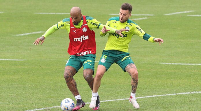 Os jogadores Felipe Melo e Lucas Lima (D), da SE Palmeiras, durante treinamento, na Academia de Futebol. (Foto: Cesar Greco)