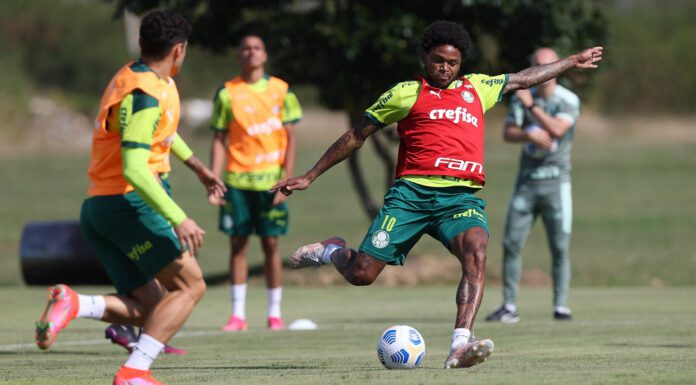 O jogador Luiz Adriano, da SE Palmeiras, durante treinamento, no CT do Libertad, em Assunção. (Foto: Cesar Greco)