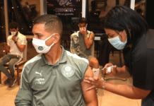 Palmeiras toma vacina contra a Covid-19 no Paraguai