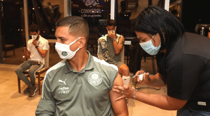 Palmeiras toma vacina contra a Covid-19 no Paraguai