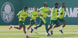 Os jogadores Rony, Alan, Luiz Adriano, Borja e Jorge (E/D), da SE Palmeiras, durante treinamento, na Academia de Futebol. (Foto: Cesar Greco)