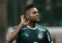 Borja comemorando um de seus gols na Libertadores pelo Palmeiras