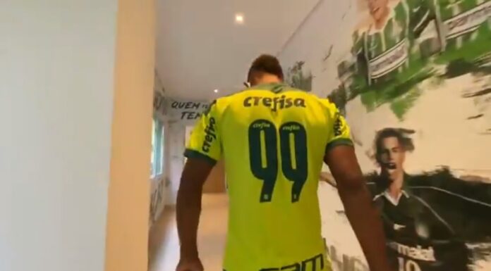 O atacante Miguel Borja, em sua reapresentação no Palmeiras após um ano e meio emprestado pelo clube