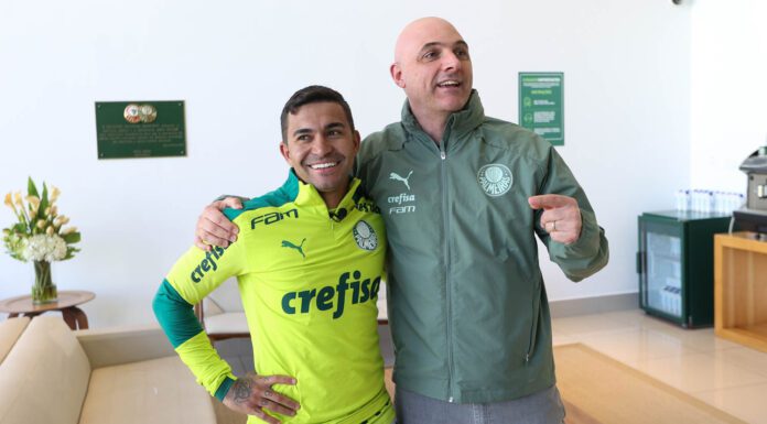O presidente Mauricio Galiotte e o jogador Dudu (E), da SE Palmeiras, na Academia de Futebol. (Foto: Cesar Greco)