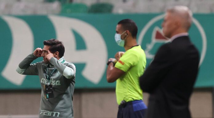 O técnico Abel Ferreira, da SE Palmeiras, em jogo contra a equipe do São Paulo FC, durante partida válida pelas quartas de final, volta, da Copa Libertadores, na arena Allianz Parque. (Foto: Cesar Greco)