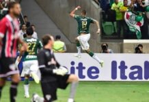 Rei dos clássicos: Rafael Marques comemorando um de seus gols contra o São Paulo no Allianz Parque