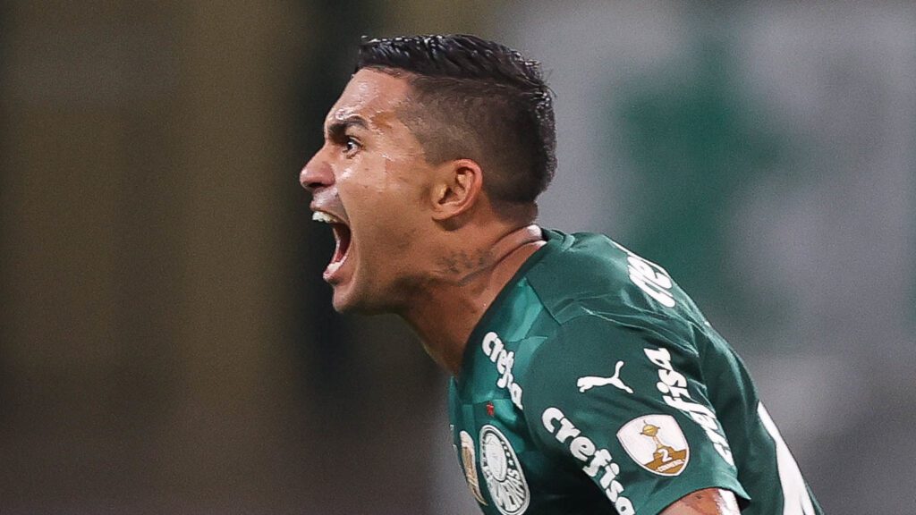 O jogador Dudu, da SE Palmeiras, comemora seu gol contra a equipe do São Paulo FC, durante partida válida pelas quartas de final, volta, da Copa Libertadores, na arena Allianz Parque. (Foto: Cesar Greco)