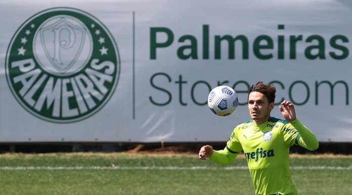 O jogador Raphael Veiga, da SE Palmeiras, durante treinamento, na Academia de Futebol. (Foto: Cesar Greco)