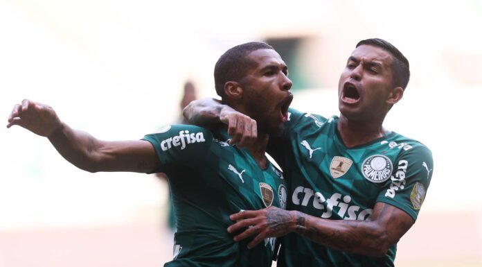 O jogador Wesley comemorando seu gol com a camisa do Palmeiras no Allianz Parque (Foto: Cesar Greco)