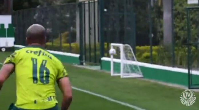 Deyverson marca gol em treino do Palmeiras