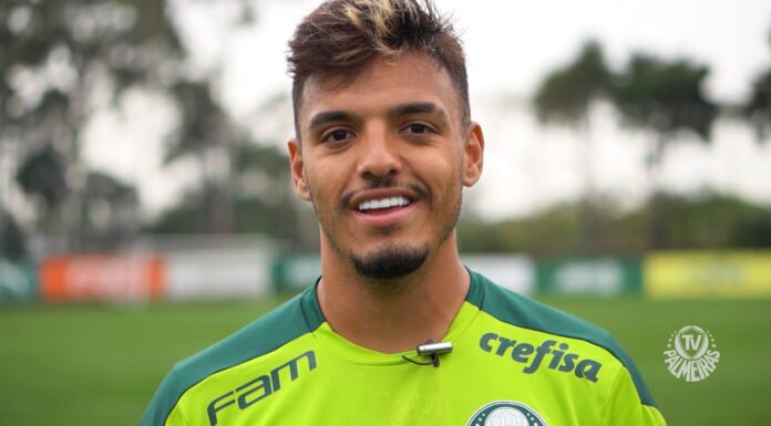 Gabriel Menino relembra primeiro gol marcado com a camisa do Palmeiras (Foto: Reprodução/TV Palmeiras)