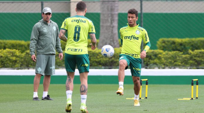 O jogador Zé Rafael, da SE Palmeiras, durante treinamento, na Academia de Futebol. (Foto: Cesar Greco)