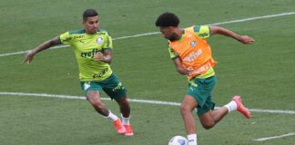 Os jogadores Dudu e Matheus Fernandes (D), da SE Palmeiras, durante treinamento, na Academia de Futebol. (Foto: Cesar Greco)