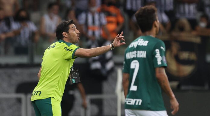 O técnico Abel Ferreira, da SE Palmeiras, em jogo contra a equipe do C Atlético Mineiro, durante partida válida pelas semifinais, volta, da Copa Libertadores, no estádio Mineirão. (Foto: Cesar Greco)