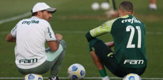 O técnico Abel Ferreira e o goleiro Weverton (D), da SE Palmeiras, durante treinamento, na Academia de Futebol. (Foto: Cesar Greco)