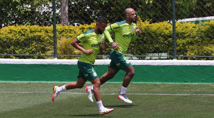 Os jogadores Jorge e Felipe Melo (D), da SE Palmeiras, durante treinamento, na Academia de Futebol. (Foto: Cesar Greco)