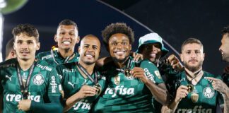 Luiz adriano e jogadores do Palmeiras comemoram a Libertadores 2021