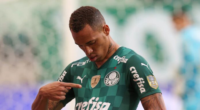 O jogador Breno Lopes, da SE Palmeiras, comemora seu gol contra a equipe do Santos, em partida válida pela 10ª rodada do Campeonato Brasileiro (Foto: Cesar Greco)