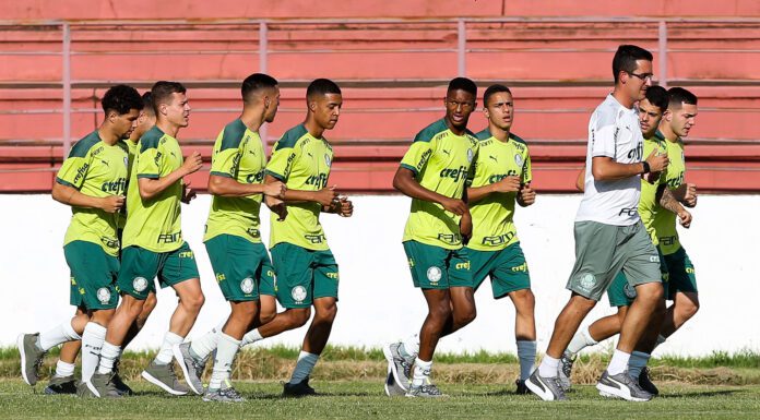 A equipe sub-20 da SE Palmeiras, durante treinamento, no Estádio Benedito Teixeira, em São José do Rio Preto-SP. (Foto: Fabio Menotti)