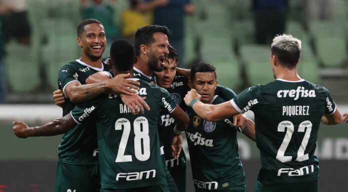 O jogador Luan, da SE Palmeiras, comemora seu gol contra a equipe da AA Ponte Preta, durante partida válida pela primeira rodada, do Campeonato Paulista, Série A1, na arena Allianz Parque. (Foto: Cesar Greco)