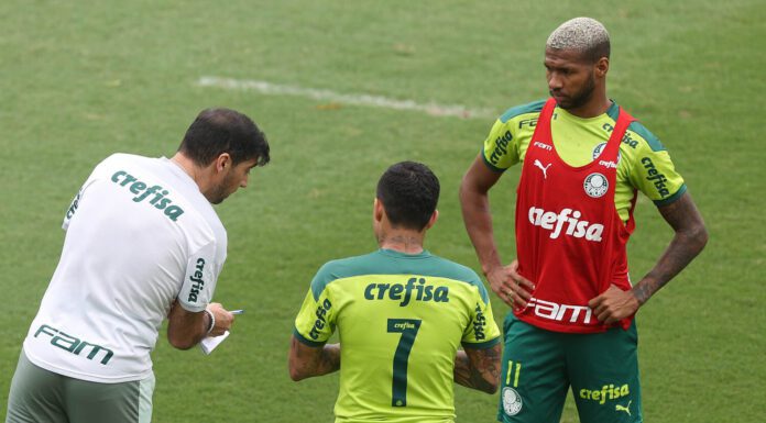 O técnico Abel Ferreira e os jogadores Dudu e Wesley (E/D), da SE Palmeiras, durante treinamento, na Academia de Futebol. (Foto: Cesar Greco)