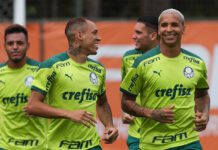Os jogadores Breno Lopes e Deyverson (D), da SE Palmeiras, durante treinamento, na Academia de Futebol. (Foto: Cesar Greco)