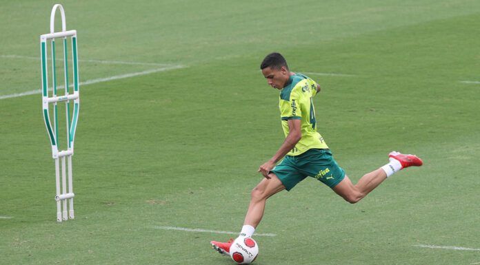 O jogador Giovani, da SE Palmeiras, durante treinamento, na Academia de Futebol. (Foto: Cesar Greco)