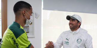 O jogador Murilo assinou contrato e conheceu as instalações do Centro de Excelência da Academia de Futebol, da SE Palmeiras. (Foto: Cesar Greco)