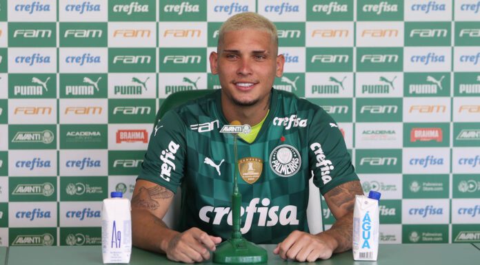 O jogador Rafael Navarro é apresentado como mais novo atleta da SE Palmeiras, na Academia de Futebol. (Foto: Cesar Greco)