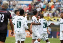 As Crias da Academia celebrando o primeiro gol do Palmeiras diante do Mauá na Copinha 2022