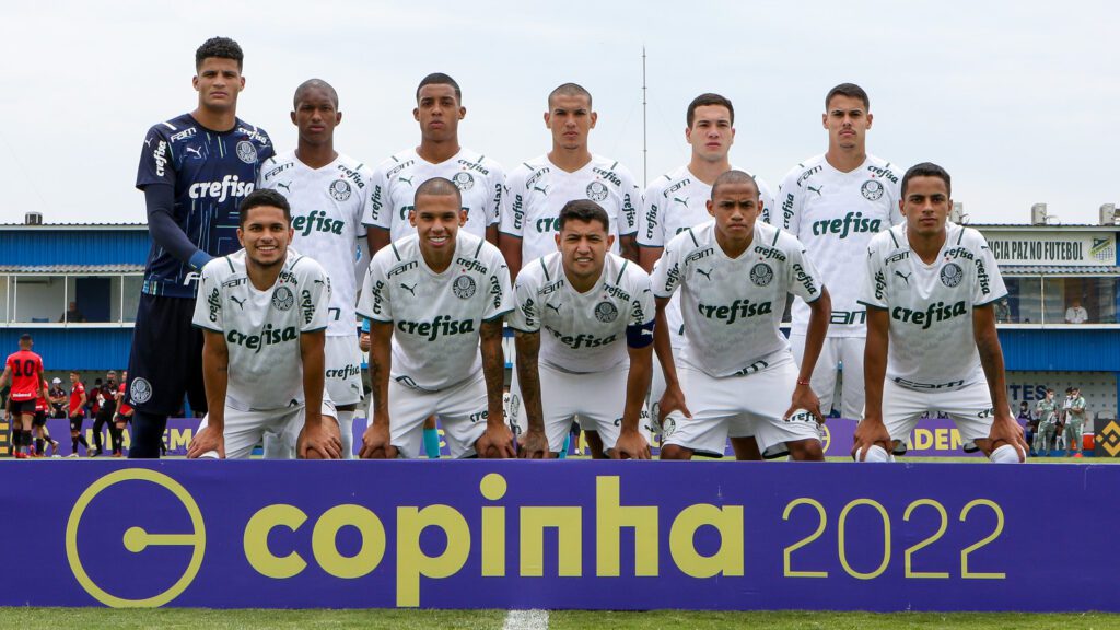 Partida entre Palmeiras e Atlético-GO, válida pela terceira fase da Copa São Paulo de Futebol Júnior, no estádio Distrital do Inamar, em Diadema-SP. (Foto: Fabio Menotti)