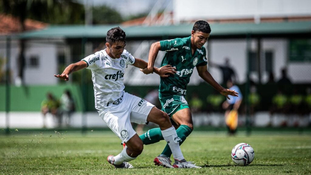 Com golaço do meio de campo, Verdão vence Corinthians no primeiro Derby da  final do Paulista Sub-17 – Palmeiras
