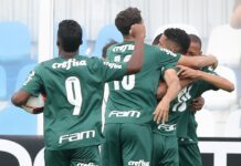 Os Crias da Academia comemorando um dos gols sobre o ASSU-RN, na estreia da Copinha