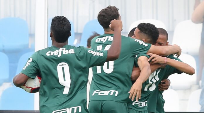 Os Crias da Academia comemorando um dos gols sobre o ASSU-RN, na estreia da Copinha