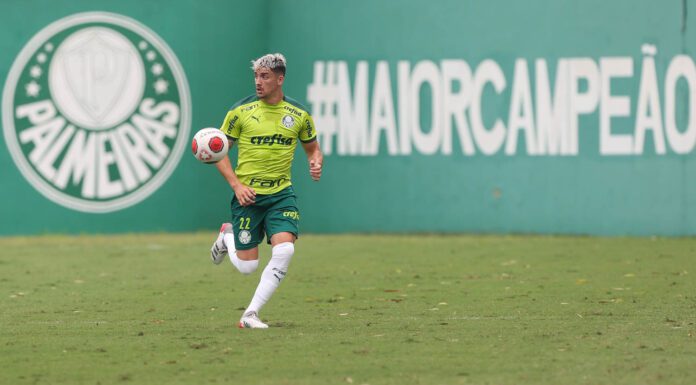 O jogador Joaquín Piquerez, da SE Palmeiras, durante jogo-treino contra a equipe do Juventus, na Academia de Futebol. (Foto: Cesar Greco)