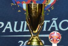 Troféu e bola do Paulistão 2022