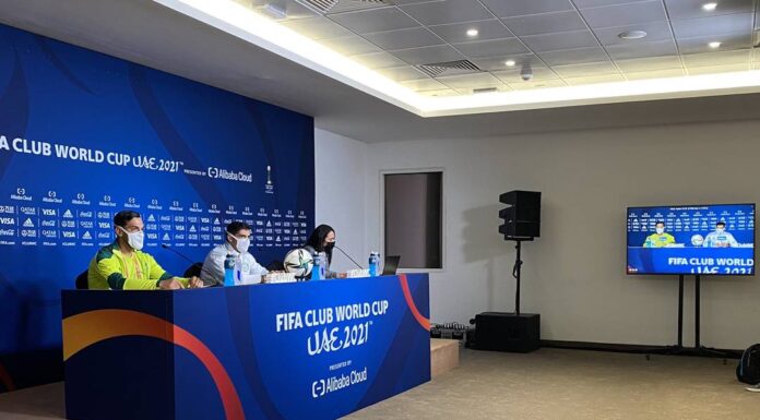 Abel Ferreira e Gómez durante coletiva no Mundial (Foto: Divulgação - Palmeiras)