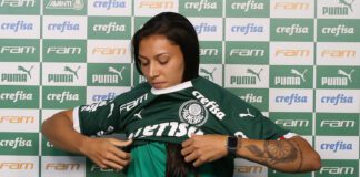Apresentação de Bia Zaneratto, atacante da equipe feminina de futebol da S.E.Palmeiras, na Academia de Futebol, em São Paulo-SP (Foto: Fabio Menotti)