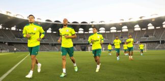 Os atletas da SE Palmeiras, durante treinamento no Zayed Sports City Stadium, em Abu Dhabi-EAU (Foto: Fabio Menotti)