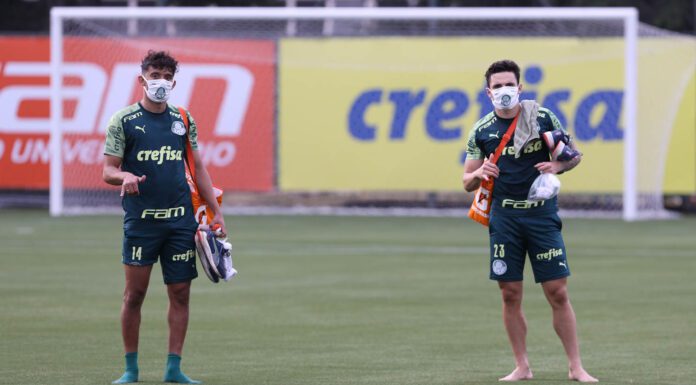Os jogadores Gustavo Scarpa e Raphael Veiga (D), da SE Palmeiras, durante avaliação física, na Academia de Futebol. (Foto: Cesar Greco)