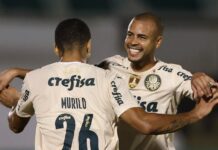 O zagueiro Murilo comemorando seu gol marcado contra a Ferroviária ao lado de Mayke (Foto: Cesar Greco/Palmeiras)