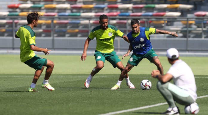 Os atletas da SE Palmeiras, durante treinamento no Zayed Sports City Stadium, em Abu Dhabi-EUA. (Foto: Fabio Menotti)