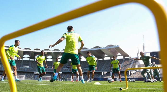 Os atletas da SE Palmeiras, durante treinamento no Zayed Sports City Stadium, em Abu Dhabi-EAU. (Foto: Fabio Menotti)
