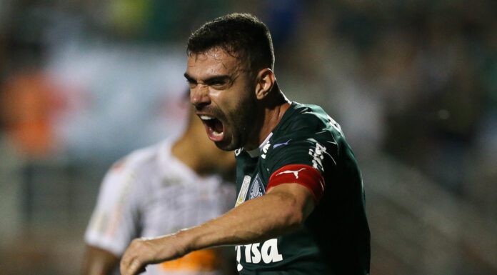 O jogador Bruno Henrique, da SE Palmeiras, comemora seu gol contra o Corinthians, em partida válida pela 32ª rodada do Brasileiro (Foto: Cesar Greco)