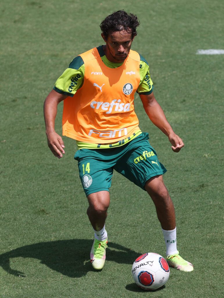O jogador Gustavo Scarpa, da SE Palmeiras, durante treinamento, na Academia de Futebol. (Foto: Cesar Greco)