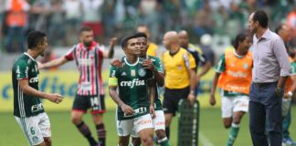 O jogador Dudu, da SE Palmeiras, comemora seu gol contra a equipe do São Paulo FC, durante partida válida pela oitava rodada, do Campeonato Paulista, Série A1, na Arena Allianz Parque.