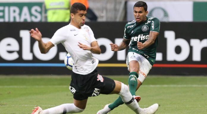O jogador Dudu, da SE Palmeiras, em jogo contra a equipe do SC Corinthians P, durante partida valida pela vigésima quarta rodada, do Campeonato Brasileiro, Série A, na Arena Allianz Parque.